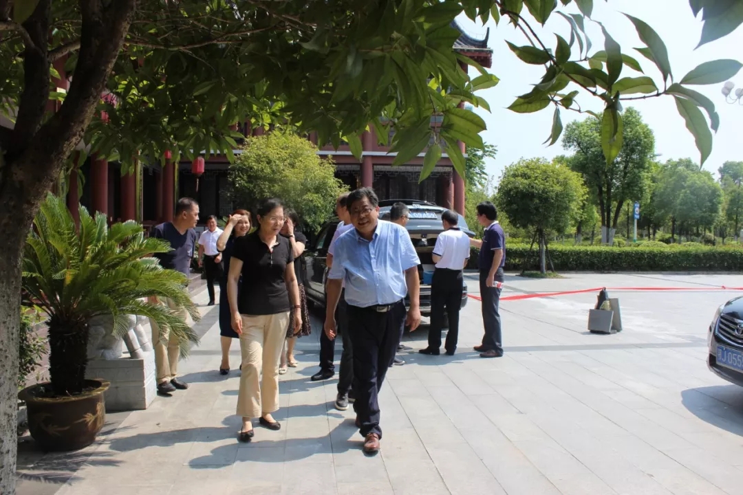 省文化和旅游厅副厅长段天玲一行莅临千年艾调研非遗工作方案